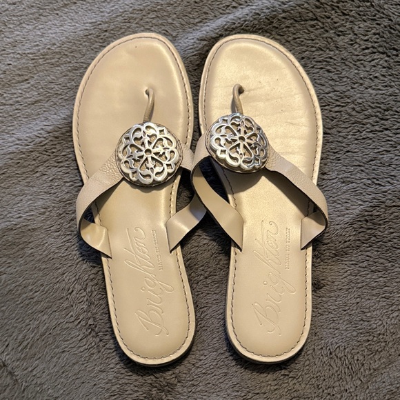 Brighton Shoes - GORGEOUS Brighton Alice
Thong Sandal Size 10 M